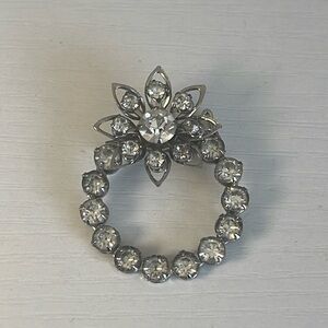 Wreath Flower Brooch